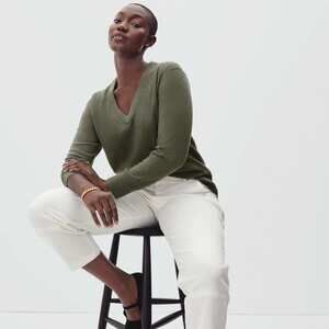 Everlane The Cashmere V-Neck Green Base - Size M